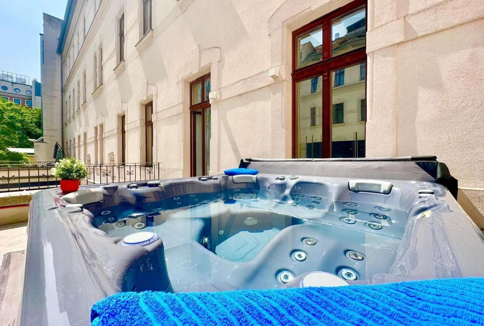 Tublife Terrace Apartment II Jacuzzi II Freeparking Budapest 0*,