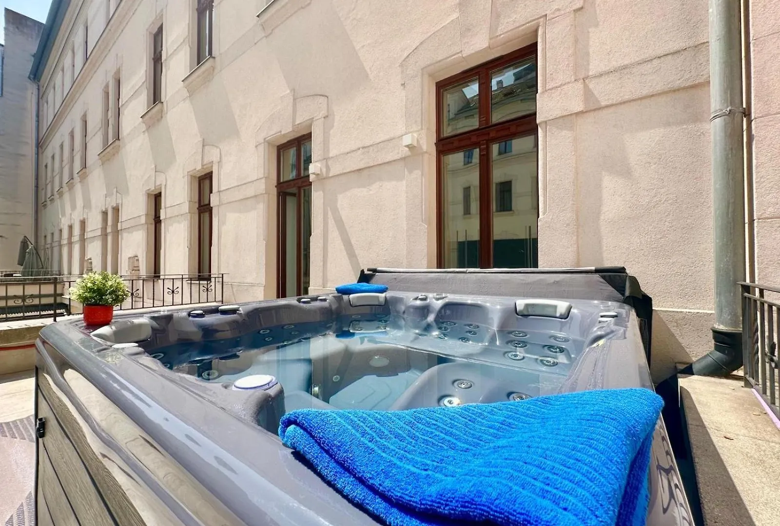Tublife Terrace Apartment II Jacuzzi II Freeparking Budapest